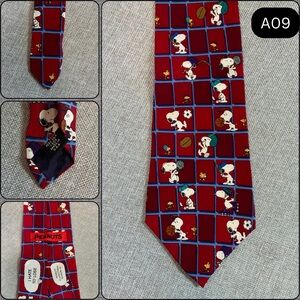 Peanuts Snoopy Sports Silk Tie Red Novelty Woodstock USA